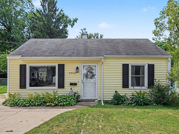 4th image of 2313 Waverly St