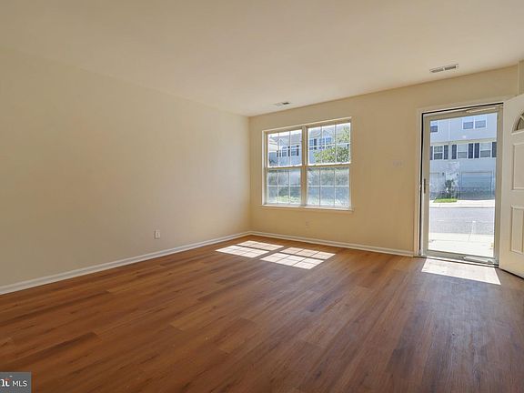 4th image of 25 Gristmill Ln
