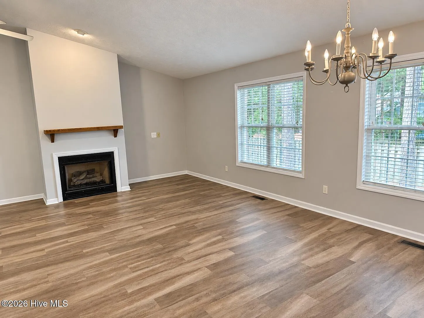 3 bed, 2.0 bath, 1790 sqft, $1,995 — Photo 4