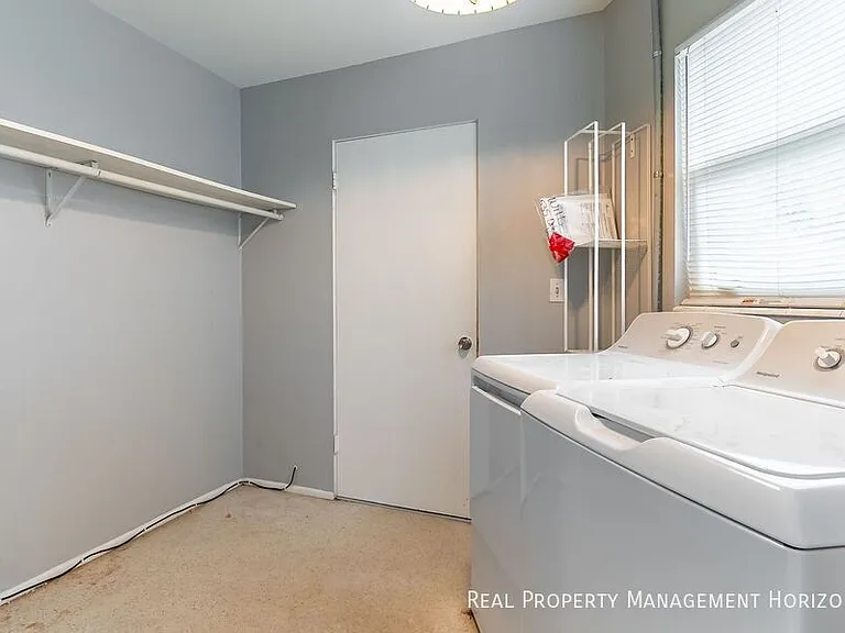 535 Oxford Dr — Photo 20