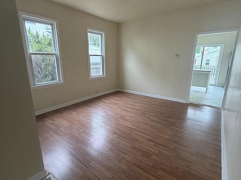 136 Webster St — Photo 6
