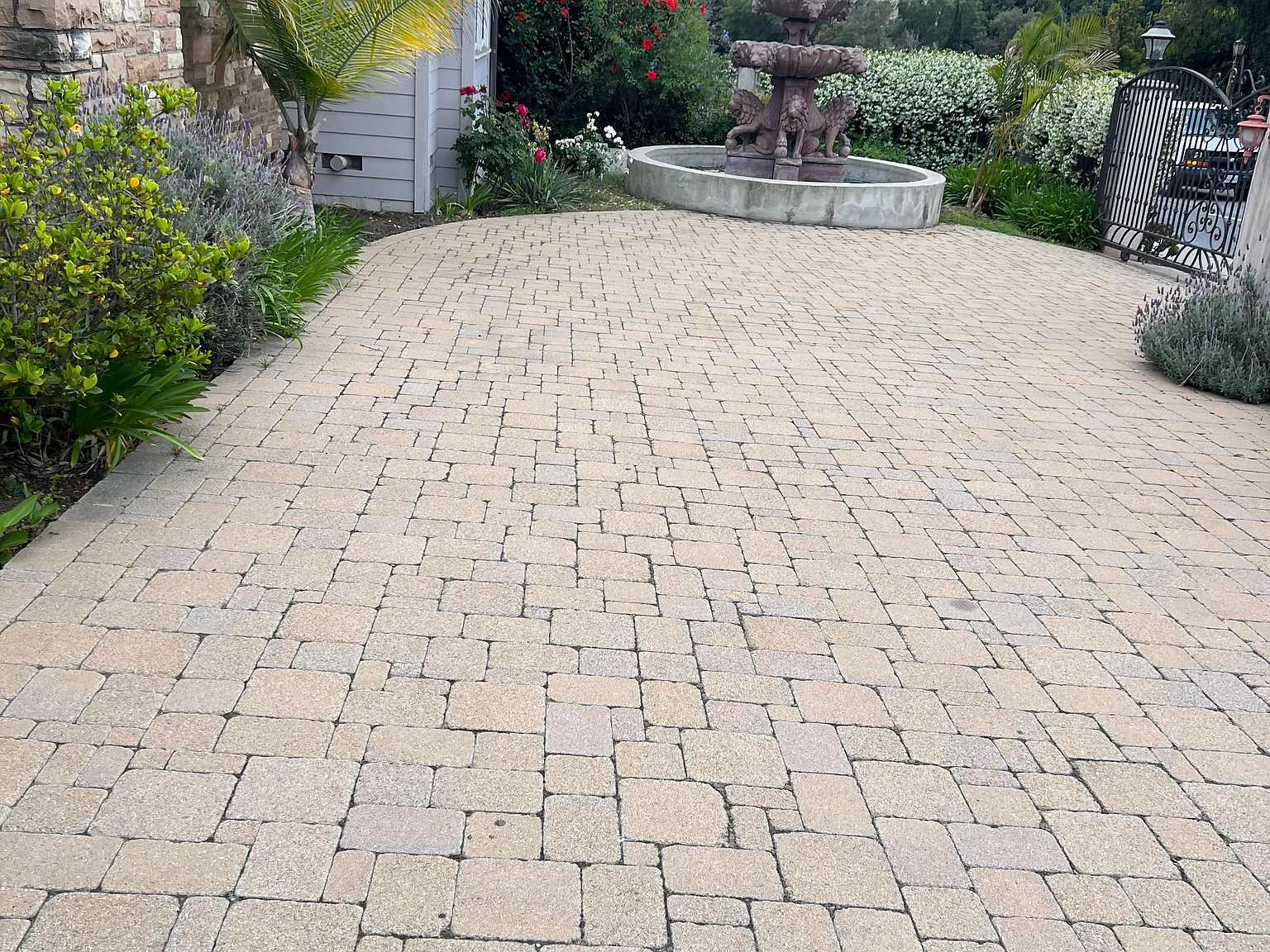 11570 W Sunset Blvd — Photo 2