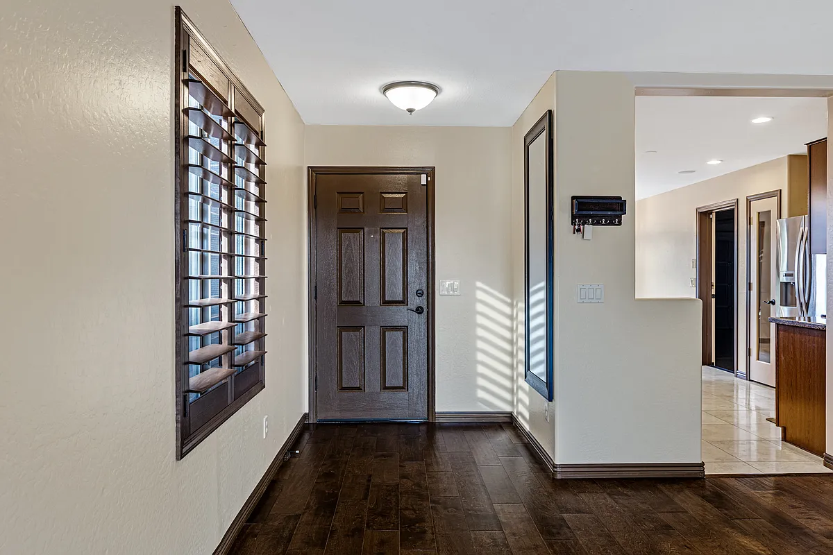Building Photo - 3809 W Five Mile Peak Dr