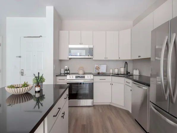 55 Riverwalk Place image 3 of 37