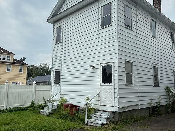2nd image of 623 Warren Ave