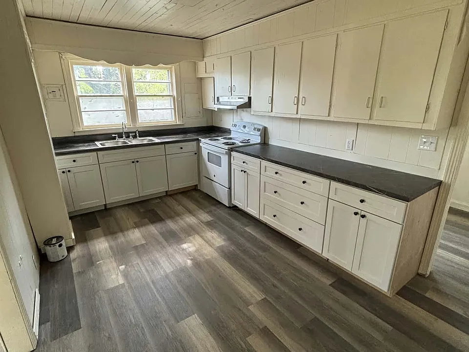 55 Cochran St