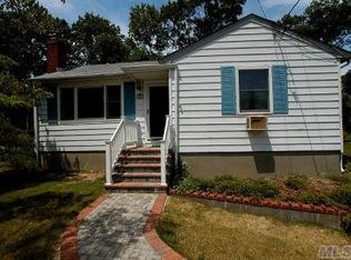 27 Yucca Rd, Rocky Point, NY 11778