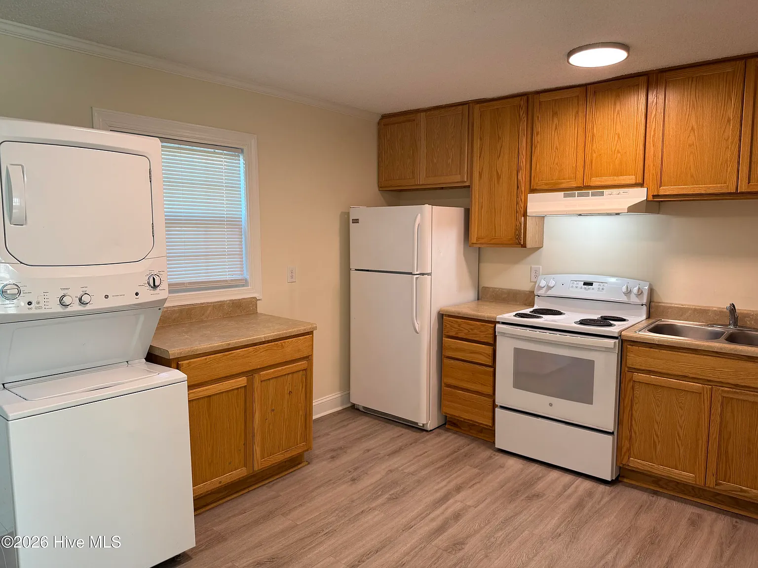 2 bed, 1.0 bath, $1,100 — Photo 3