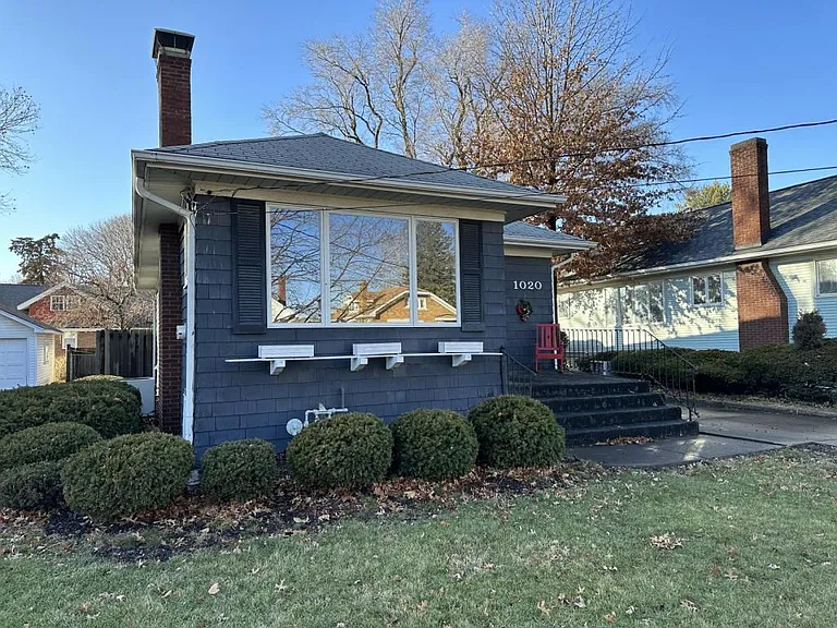 1020 Florence Ave — Photo 2