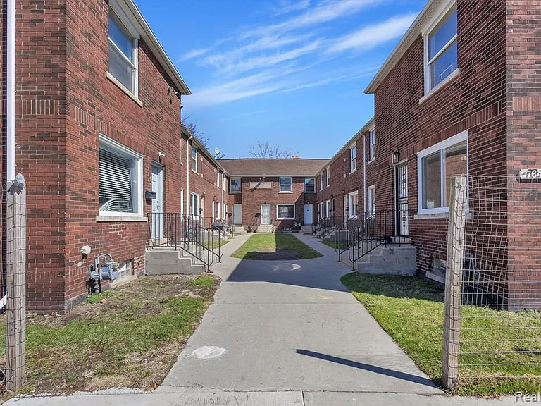 764 Woodmere St — Photo 3