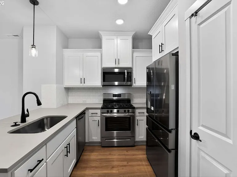 8176 SE Blanton St — Photo 1