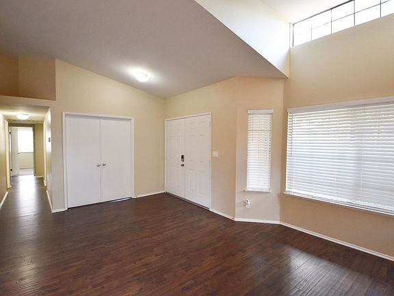 3rd image of 4704 Grandview Dr