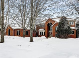 10303 Ann Marie Dr, Cedarburg, WI 53012