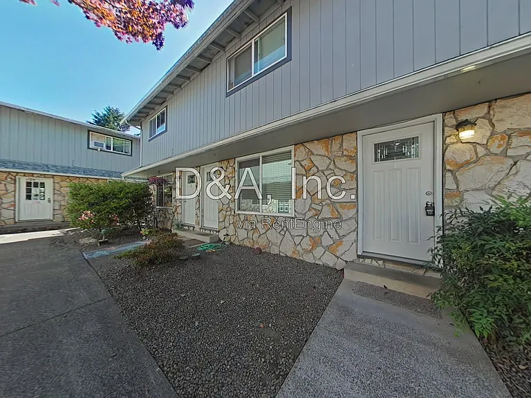 136 NE Conifer Blvd #3 — Photo 1