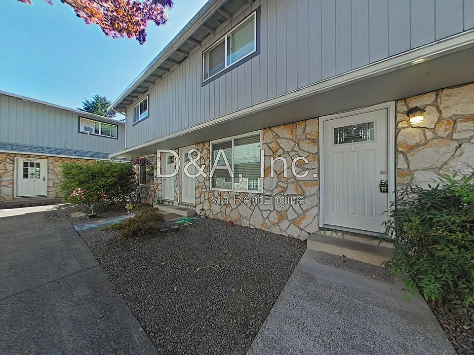 1st image of 136 NE Conifer Blvd APT 3