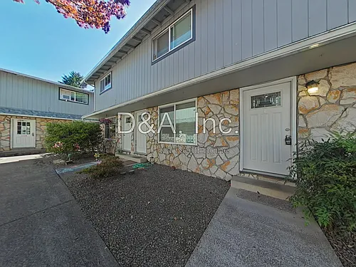 136 NE Conifer Blvd #3 Photo 1