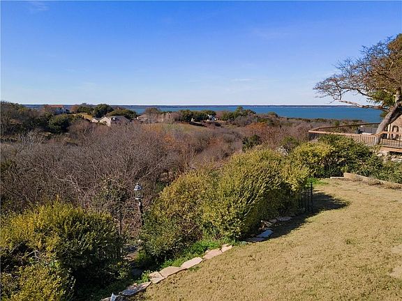 3rd image of 3216 Wood Lake Dr
