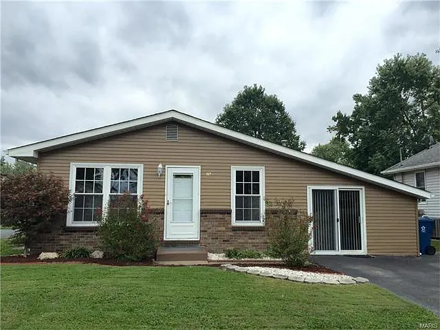 117 Abbott St photo 1