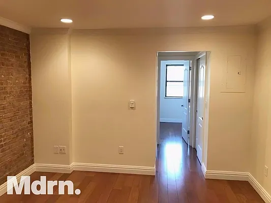 Rented by Mdrn Residential | media 9