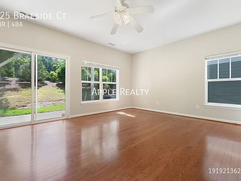 125 Braeside Ct — Photo 10