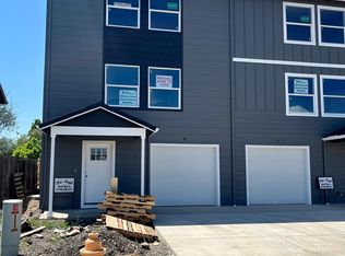 7841 28th St, White City, OR