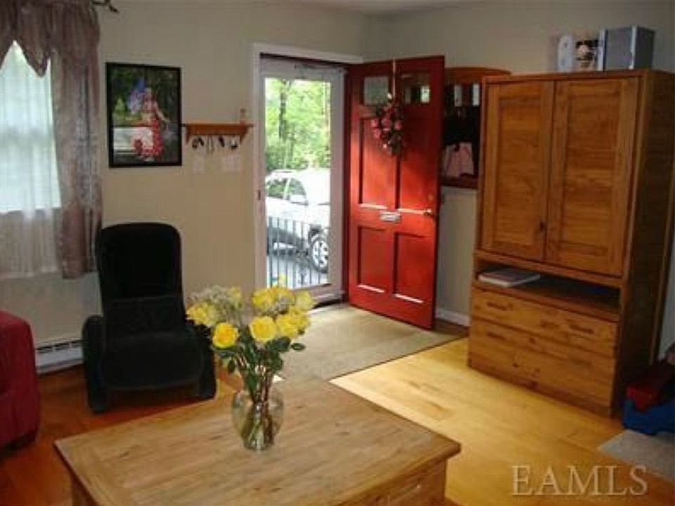 1st image of 27 Ferris Dr