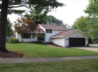 204 N Stauffer Dr, Naperville, IL 60540