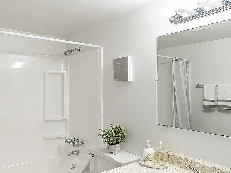 Pine Hill Apartments — Photo 6