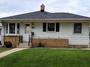 3010 E Cudahy Ave, Saint Francis, WI 53235