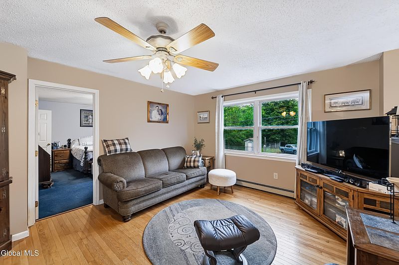 3rd image of 844 Glebe Street