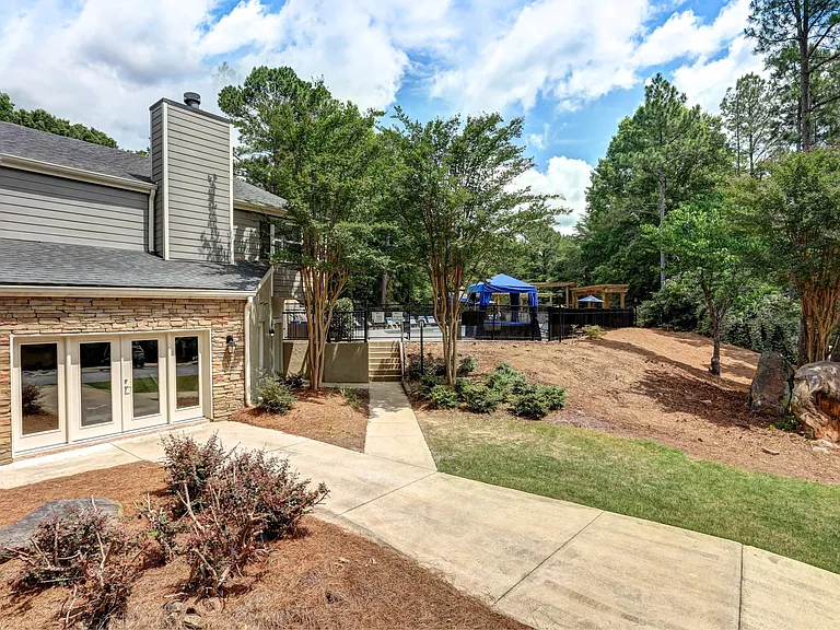 700 Riverchase Apartments — Photo 43