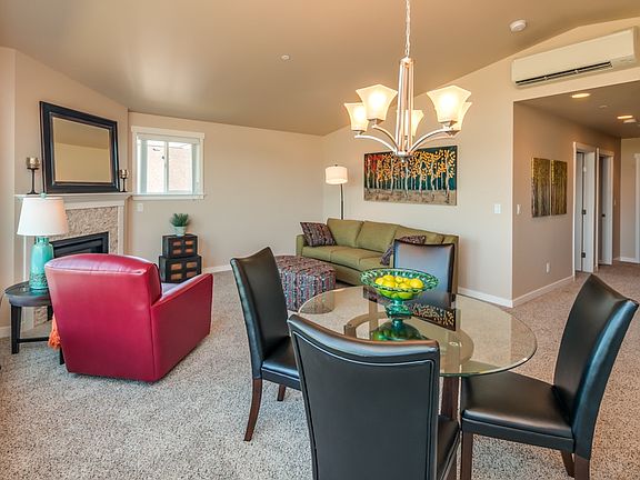 Open concept livingroom and dining