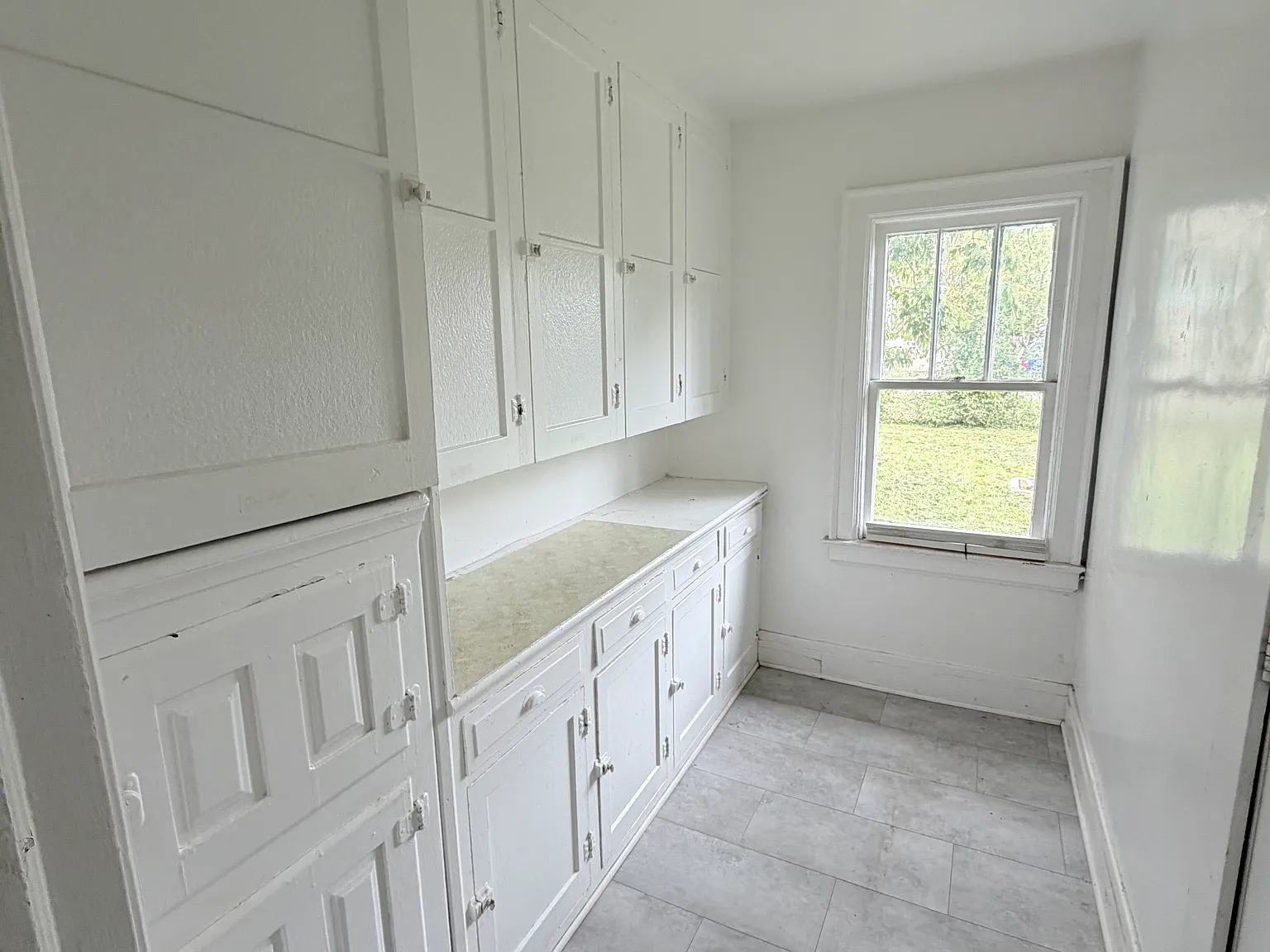4 bed, 1.5 bath, 2453 sqft, $1,900 — Photo 4