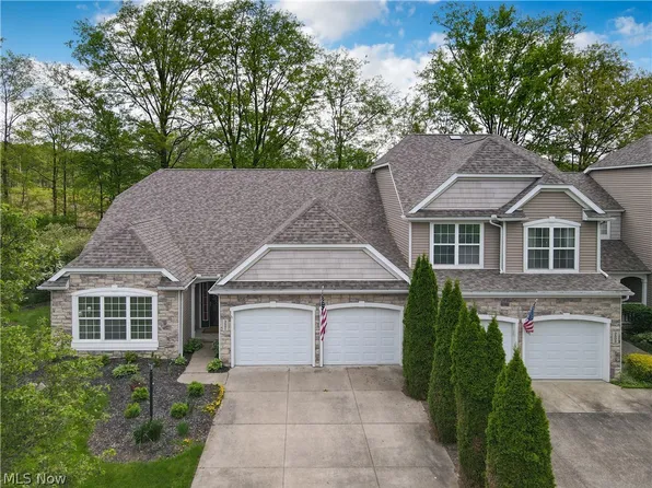 3501 River Rock Dr, Cuyahoga Falls, OH 44223