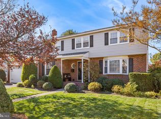 656 Lamp Post Ln, Aston, PA 19014