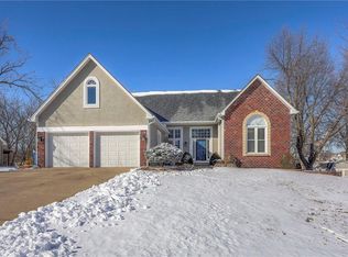 2440 NW Shady Bend Ln, Lees Summit, MO 64081