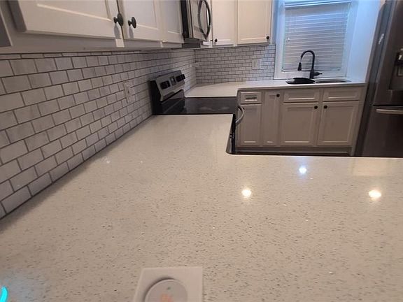 4th image of 2803 3rd Ave SW