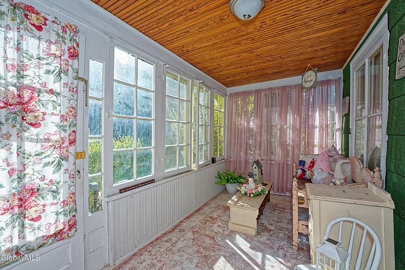 4th image of 139 5th Avenue