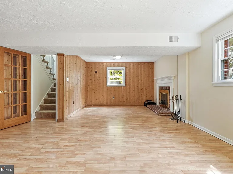8031 Sleepy View Ln — Photo 35