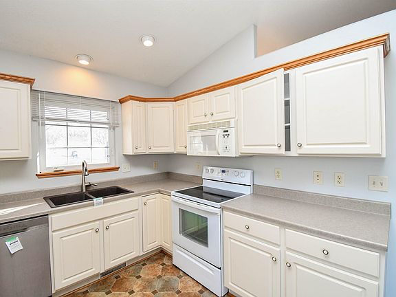 4th image of 909 S Colleen Ln