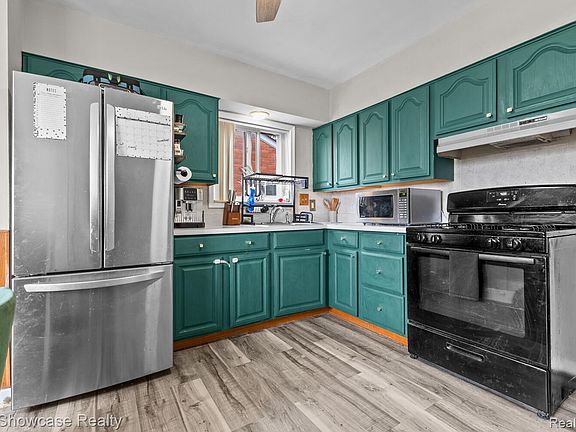 4th image of 13330 Peach St