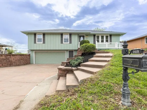 1419 Tamara Dr, Saint Joseph, MO 64506