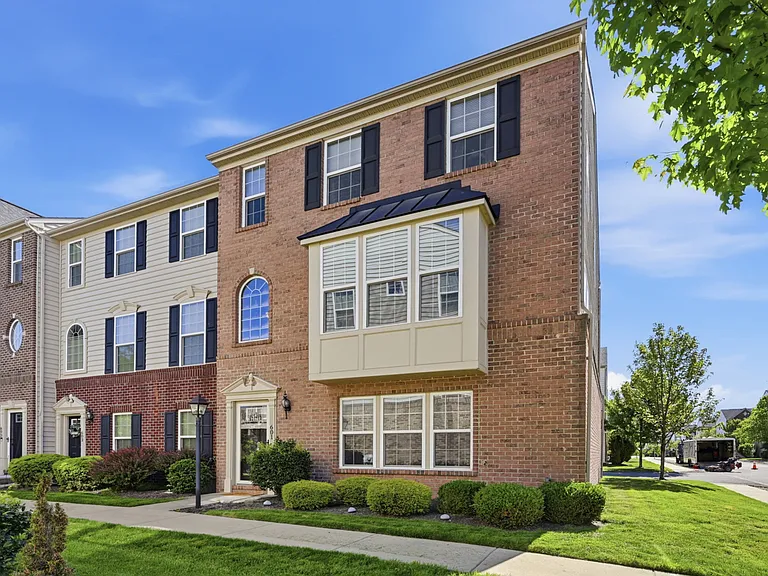 601 Pointe View Dr — Photo 1