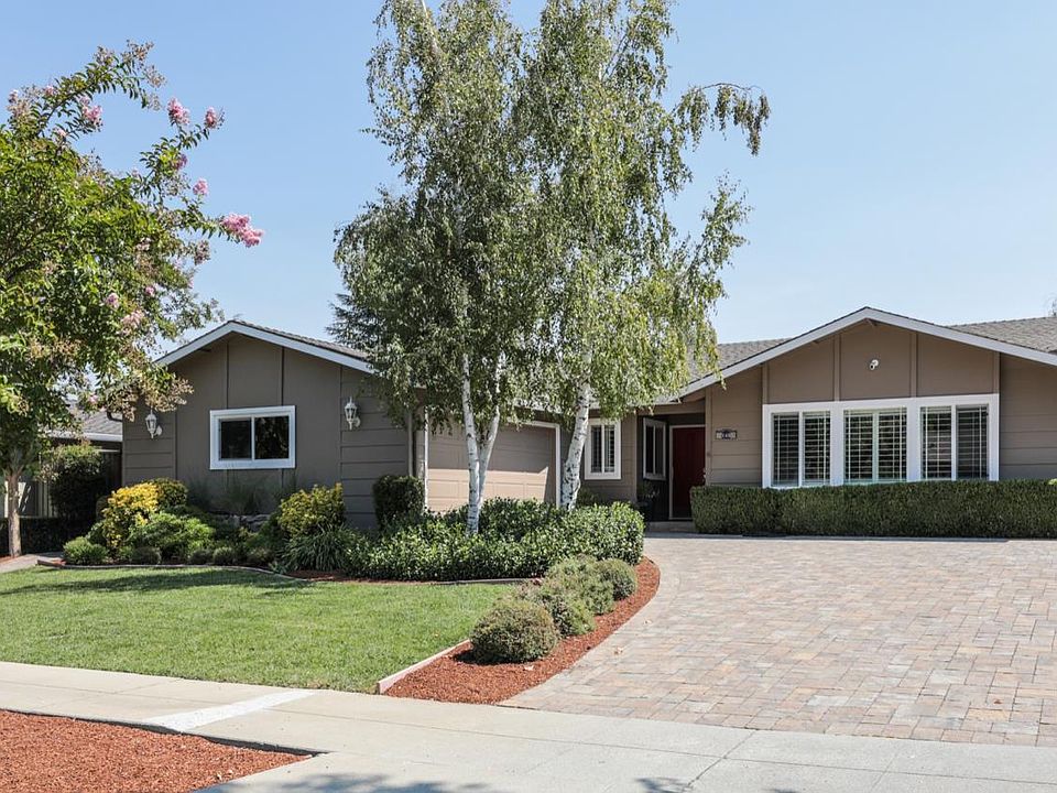 1st image of 140 Adrian Pl