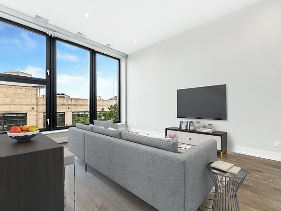 5th image of 1964 N Milwaukee Ave #505