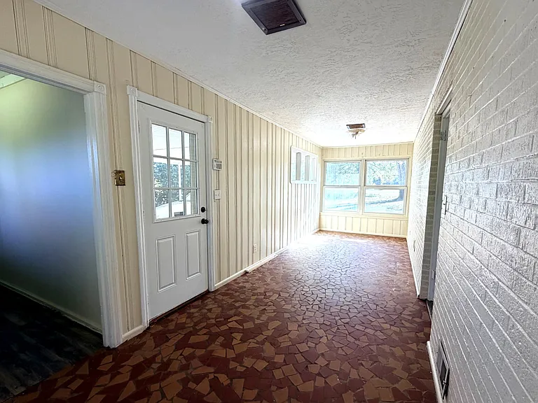 204 Pineview Dr — Photo 7
