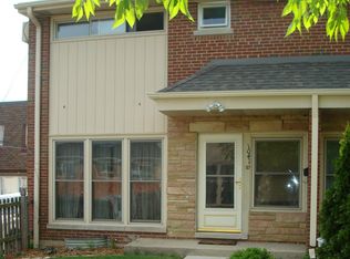 1041 College Ave APT D, Wheaton, IL 60187