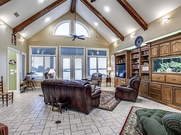 3rd image of 427 Moonlight Dr
