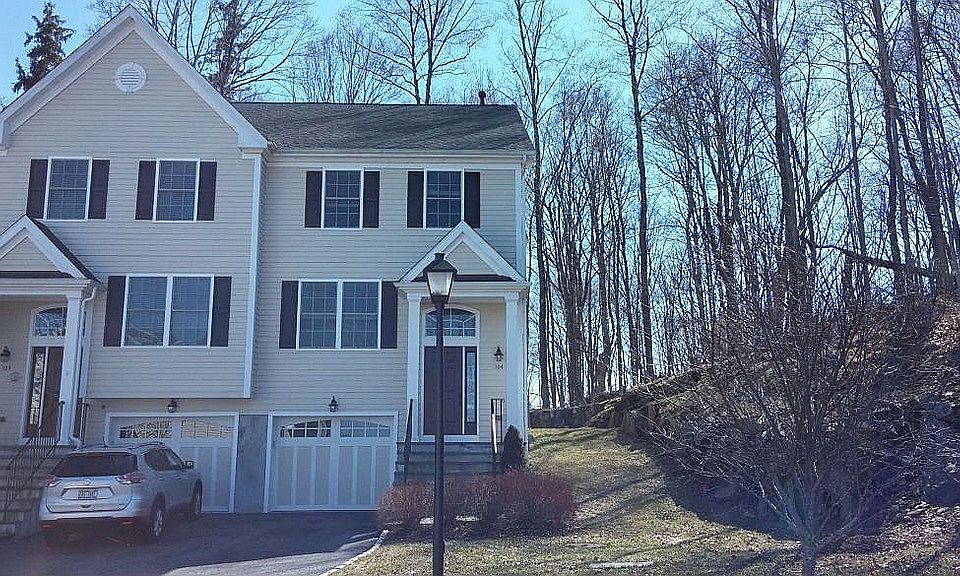1st image of 104 Villa Ct #104