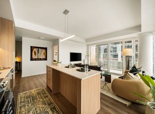 West House, Toronto, ON M5V 0W8